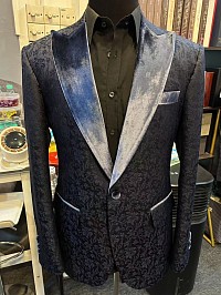 Tuxedo suit with Velvet